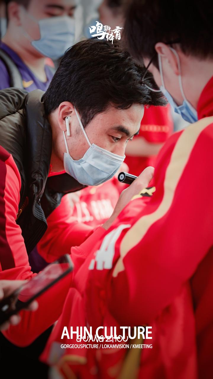 今晚孟菲斯灰熊队长鼓劲——亚冠节点到来，气氛紧张，更衣室氛围转暖(孟菲斯灰熊队历任老板)