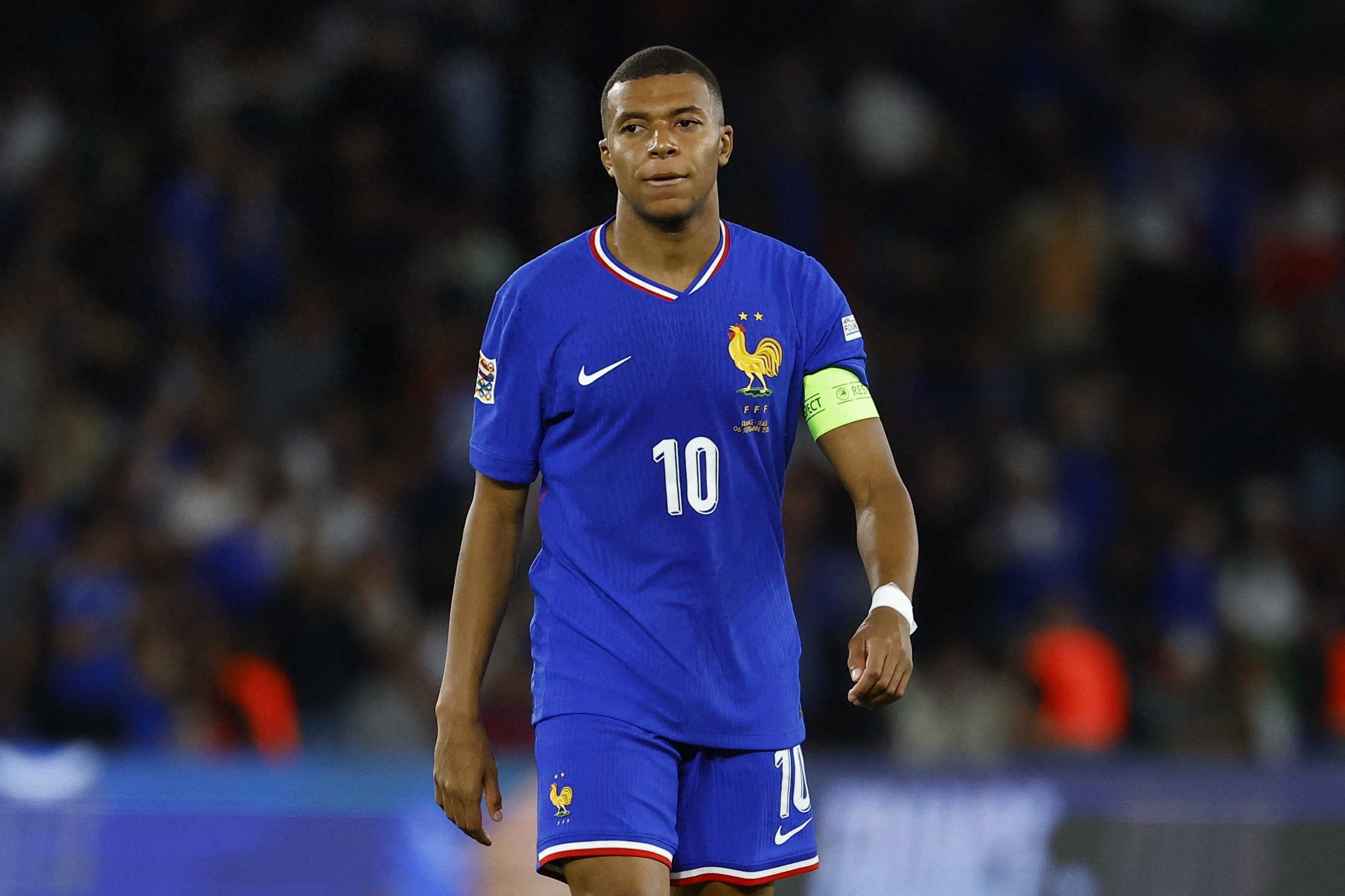 赛后法国杯焦点战；圣安东尼奥马刺战术微调；气氛紧张；年轻球员得到机会(皇马14阿贾克斯)