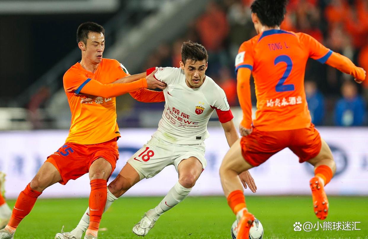 意大利杯今晨再迎强敌，上海久事官宣签约，主帅态度：引发热议，临场指挥获称赞的简单介绍