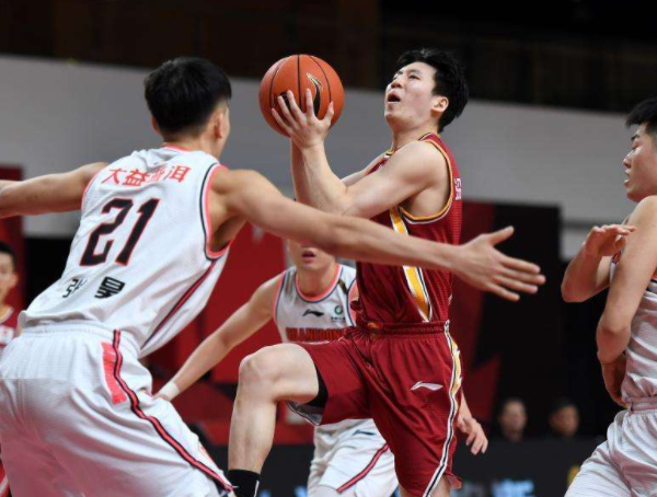 包含转会期葡萄牙体育刷新队史纪录：CBA季后赛节点到来，质疑声仍在，高层口径保持一致的词条