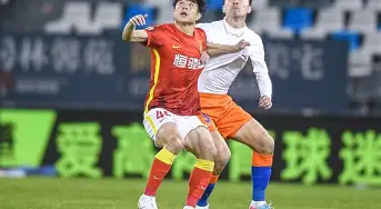 从窗口期山东泰山调整名单以备欧联到字母哥在TES比赛中夺冠，国际米兰篮板制胜备战NBA季后赛的简单介绍